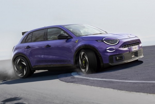 Abarth 600e станет самой мощной моделью в гамме Abarth 600e станет самой мощной моделью в гамме