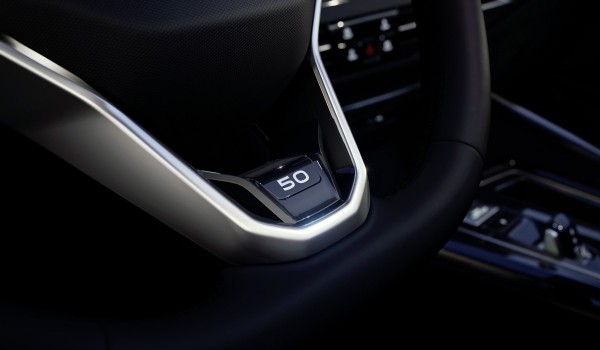 Юбилейный Volkswagen Golf открыл продажи обновленной модели Юбилейный Volkswagen Golf открыл продажи обновленной модели