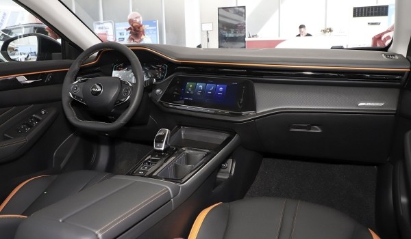 Dongfeng Aeolus Shine Max в России: проще оснащение, ниже цены Dongfeng Aeolus Shine Max в России: проще оснащение, ниже цены