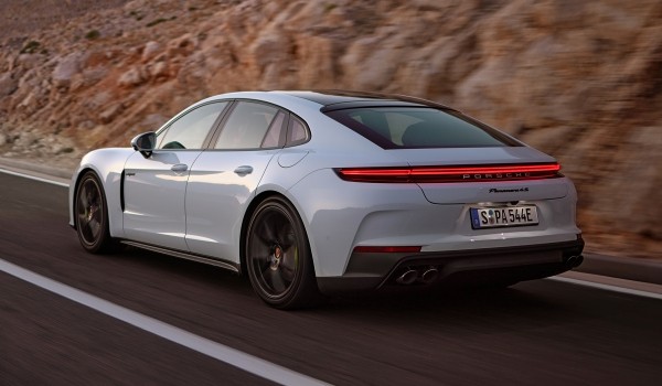 Porsche Panamera третьего поколения: две гибридные версии Porsche Panamera третьего поколения: две гибридные версии