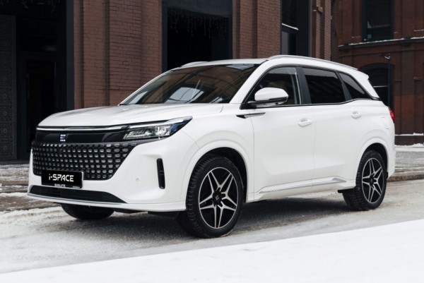 Семиместный кроссовер Evolute i-Space: оснащение и цена Семиместный кроссовер Evolute i-Space: оснащение и цена