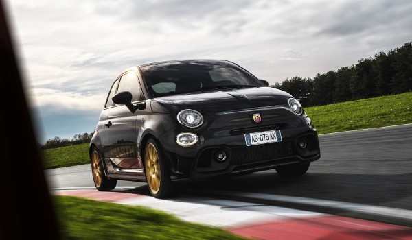 Хэтчбек Abarth 695 75° Anniversario отметит юбилей марки Хэтчбек Abarth 695 75° Anniversario отметит юбилей марки