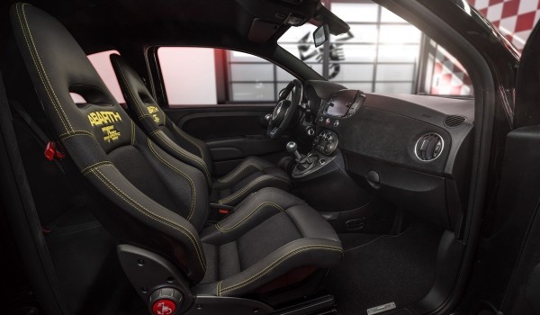 Хэтчбек Abarth 695 75° Anniversario отметит юбилей марки Хэтчбек Abarth 695 75° Anniversario отметит юбилей марки