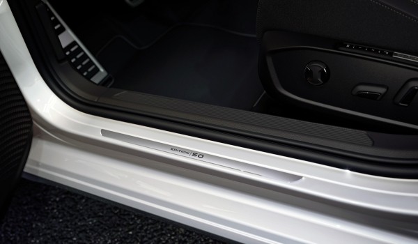 Юбилейный Volkswagen Golf открыл продажи обновленной модели Юбилейный Volkswagen Golf открыл продажи обновленной модели