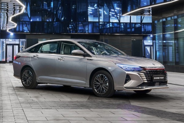 Dongfeng Aeolus Shine Max в России: проще оснащение, ниже цены Dongfeng Aeolus Shine Max в России: проще оснащение, ниже цены