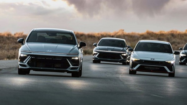 Дайджест дня: кроссовер Rivian, седаны Hyundai и другие события индустрии Дайджест дня: кроссовер Rivian, седаны Hyundai и другие события индустрии