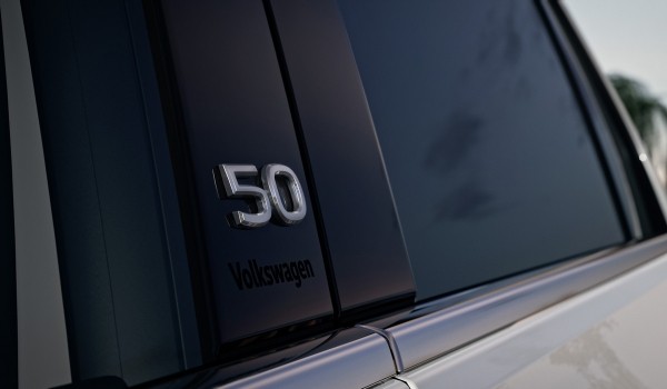 Юбилейный Volkswagen Golf открыл продажи обновленной модели Юбилейный Volkswagen Golf открыл продажи обновленной модели