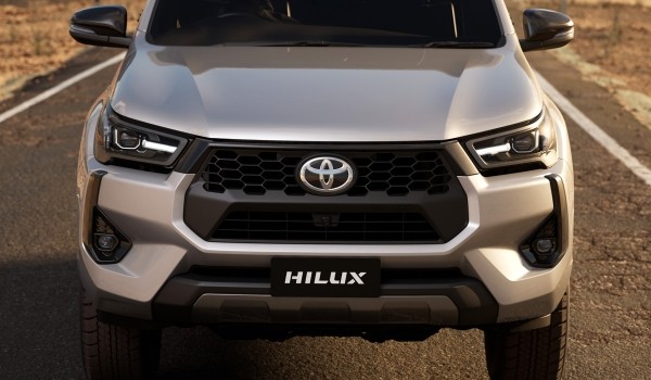 Пикап Toyota Hilux: рестайлинг и гибрид Пикап Toyota Hilux: рестайлинг и гибрид