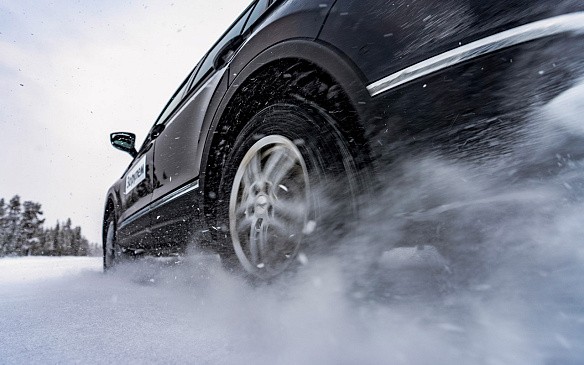 Дилерские центры в России резко снизили цены на новые иномарки