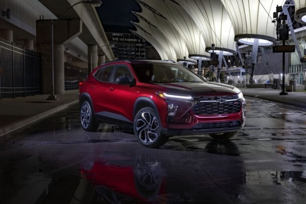 Эксперт Кадаков советует покупать автомобили сейчас, пока они не начали дорожать