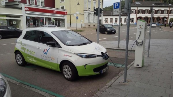 Продажи электромобилей в Германии сократились в 2 раза