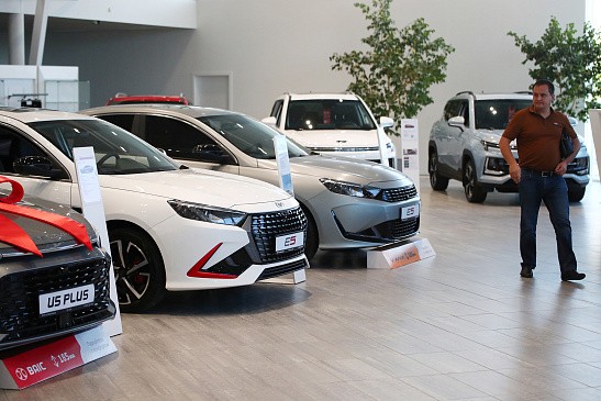 В России выставили на продажу побивший два рекорда Гиннесса электрокар Zeekr