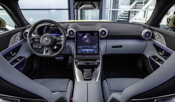 Базовый Mercedes-AMG GT: четыре цилиндра и задний привод Базовый Mercedes-AMG GT: четыре цилиндра и задний привод