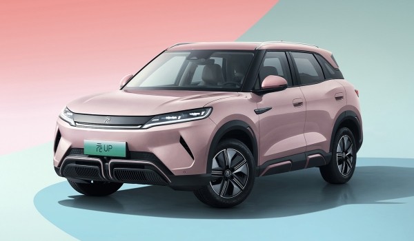 Представлен недорогой электрический кроссовер BYD Yuan UP Представлен недорогой электрический кроссовер BYD Yuan UP