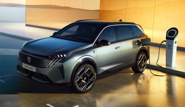 Семиместный Peugeot 5008 перешел в третье поколение