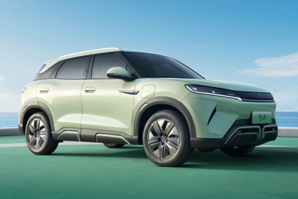Представлен недорогой электрический кроссовер BYD Yuan UP Представлен недорогой электрический кроссовер BYD Yuan UP