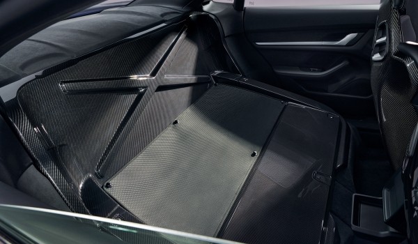 Новый Porsche Taycan Turbo GT стал покорителем гоночных трасс