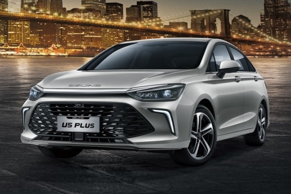 Седан BAIC U5 Plus и кроссовер X35 адаптированы для России