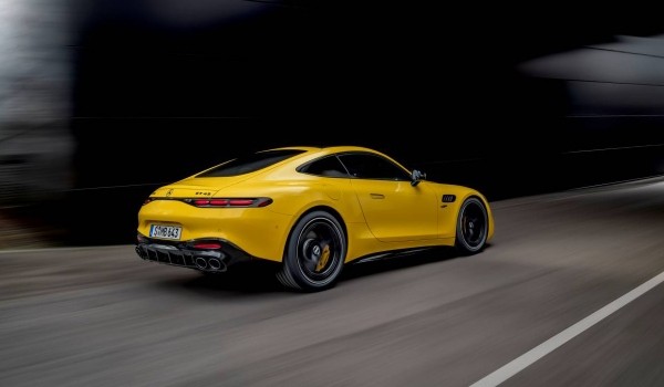 Базовый Mercedes-AMG GT: четыре цилиндра и задний привод Базовый Mercedes-AMG GT: четыре цилиндра и задний привод