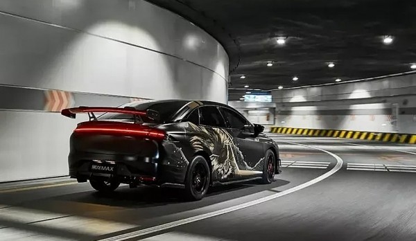 Aion S Max Black Dragon: прямиком из андеграунда Aion S Max Black Dragon: прямиком из андеграунда