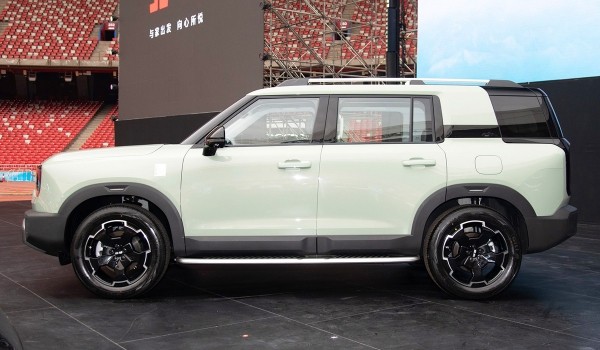 Beijing BJ30 второго поколения представлен в двух версиях Beijing BJ30 второго поколения представлен в двух версиях