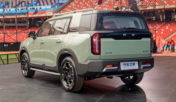 Beijing BJ30 второго поколения представлен в двух версиях Beijing BJ30 второго поколения представлен в двух версиях