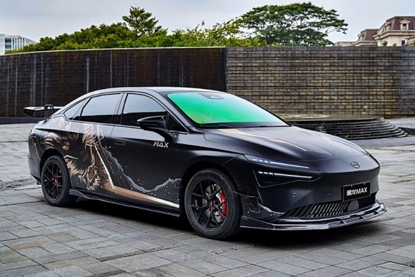 Aion S Max Black Dragon: прямиком из андеграунда Aion S Max Black Dragon: прямиком из андеграунда