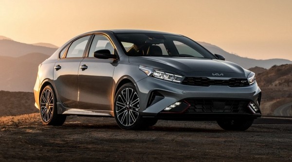 Kia Cerato подешевел на 600 тысяч рублей в России за 2,5 месяца Kia Cerato подешевел на 600 тысяч рублей в России за 2,5 месяца