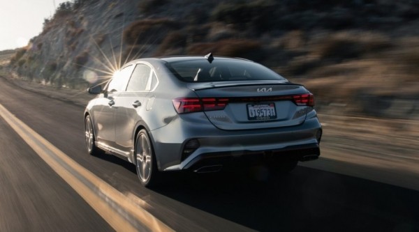 Kia Cerato подешевел на 600 тысяч рублей в России за 2,5 месяца Kia Cerato подешевел на 600 тысяч рублей в России за 2,5 месяца