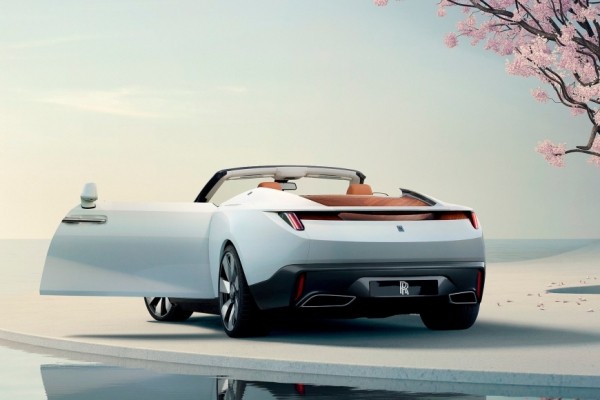 Компания Rolls-Royce представила самый роскошный свой автомобиль 