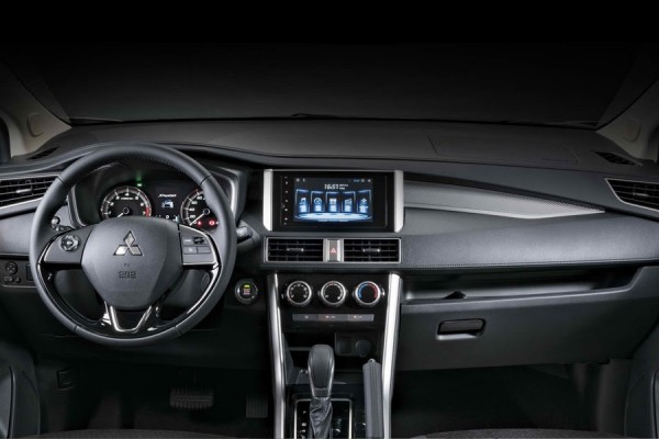 Новые Mitsubishi Xpander Cross у «частников» оказались дешевле, чем у дилеров