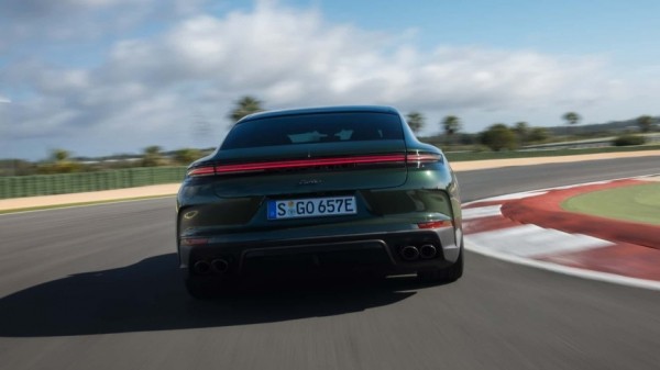 Почему так дорого. Опубликована цена на 670-сильную версию Porsche Panamera Turbo E-Hybrid Почему так дорого. Опубликована цена на 670-сильную версию Porsche Panamera Turbo E-Hybrid