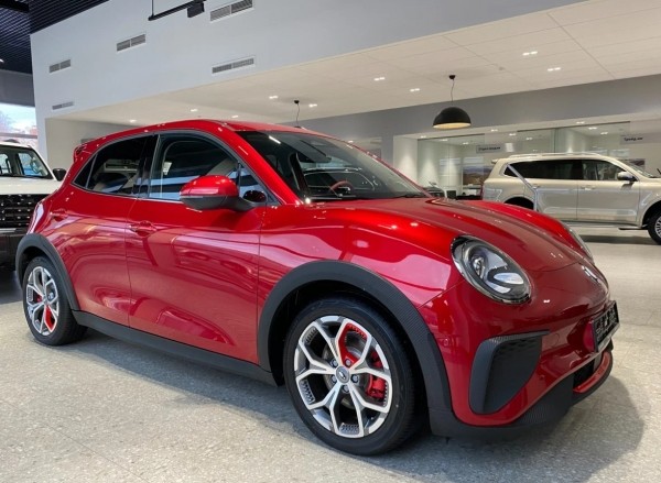 Подборка из 5 автомобилей для женщин к 8 марта на российском рынке Подборка из 5 автомобилей для женщин к 8 марта на российском рынке