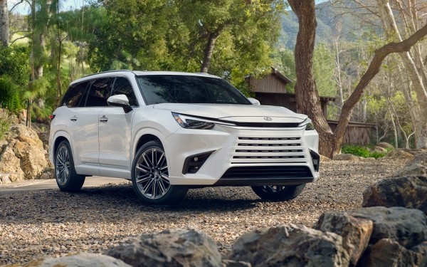 Подборка из 5 автомобилей для женщин к 8 марта на российском рынке Подборка из 5 автомобилей для женщин к 8 марта на российском рынке