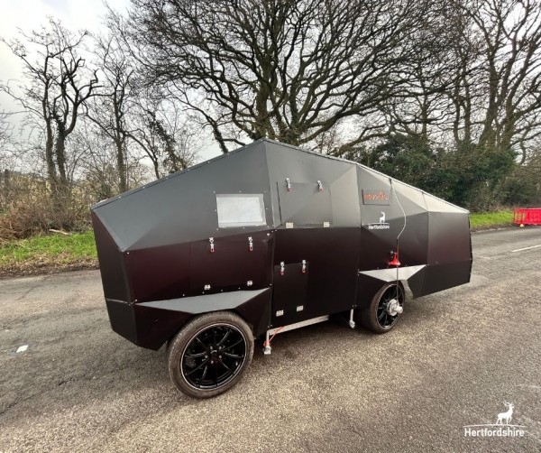 Посмотрите на этот автономный автомобиль, который выглядит как Терминатор и создан для починки дорог Посмотрите на этот автономный автомобиль, который выглядит как Терминатор и создан для починки дорог