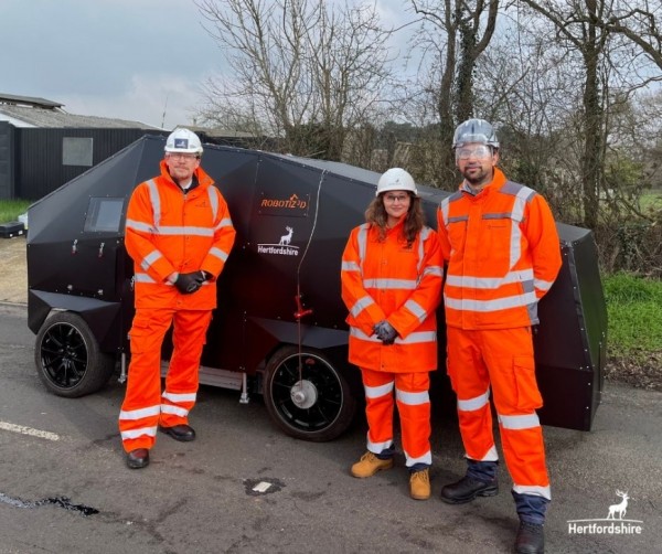 Посмотрите на этот автономный автомобиль, который выглядит как Терминатор и создан для починки дорог Посмотрите на этот автономный автомобиль, который выглядит как Терминатор и создан для починки дорог
