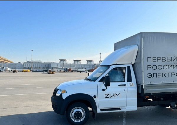 В Пулково на поле выходит первый русский электротрак EVM Pro В Пулково на поле выходит первый русский электротрак EVM Pro