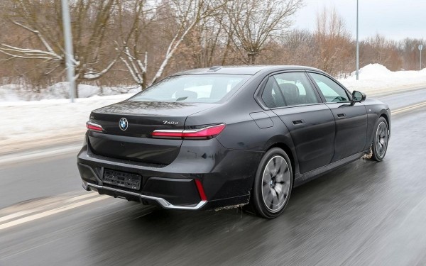 «За рулем» провел тест полноприводного BMW 740d с M‑пакетом «За рулем» провел тест полноприводного BMW 740d с M‑пакетом