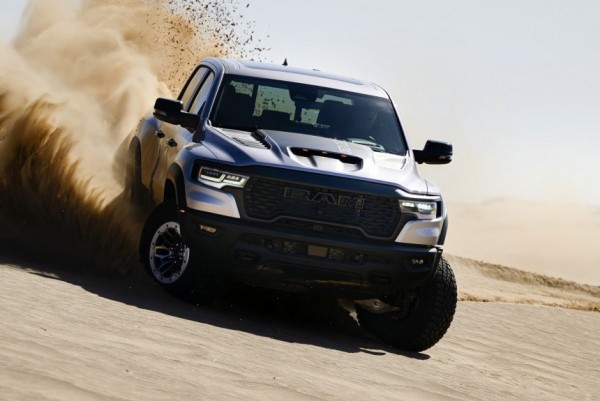 Суперпикап Ram 1500 RHO: рядная «шестерка» вместо V8 Суперпикап Ram 1500 RHO: рядная «шестерка» вместо V8