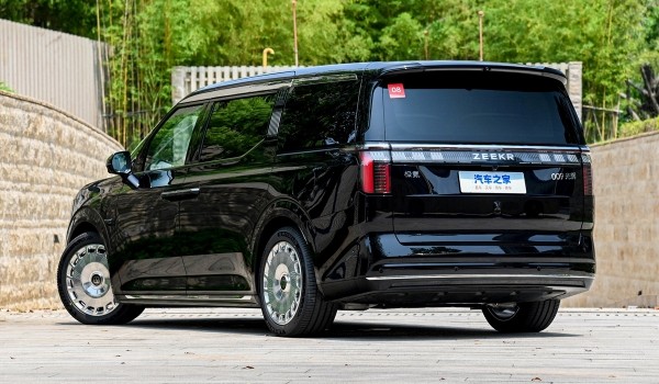 У минивэна Zeekr 009 появилась самая мощная и роскошная версия У минивэна Zeekr 009 появилась самая мощная и роскошная версия
