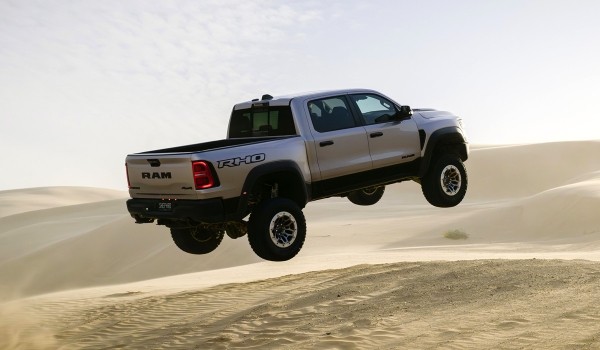 Суперпикап Ram 1500 RHO: рядная «шестерка» вместо V8 Суперпикап Ram 1500 RHO: рядная «шестерка» вместо V8