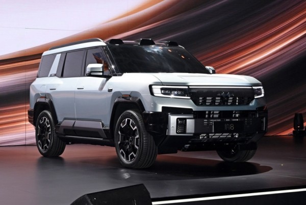 BYD показал два внедорожника и спорткар FangChengBao