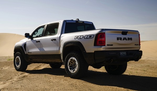 Суперпикап Ram 1500 RHO: рядная «шестерка» вместо V8 Суперпикап Ram 1500 RHO: рядная «шестерка» вместо V8