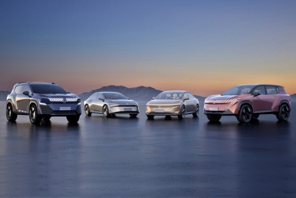 Nissan показал будущие седаны и кроссоверы для Китая Nissan показал будущие седаны и кроссоверы для Китая