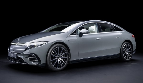 Электромобилю Mercedes-Benz EQS добавили классических черт
