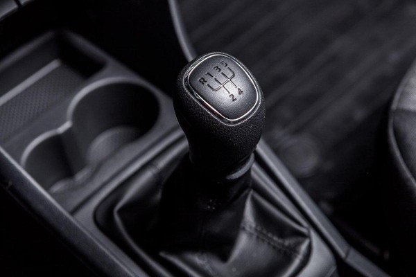 Автоэксперт Васильев перечислил худшие варианты машин с механикой