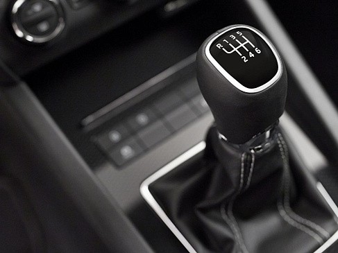 Автоэксперт Васильев перечислил худшие варианты машин с механикой