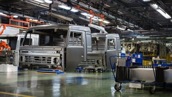 Автомобильные заводы в России резко наращивают свое производство Автомобильные заводы в России резко наращивают свое производство