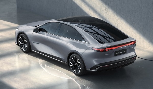 «Шестерка» по-новому: заднеприводный лифтбек Mazda EZ-6