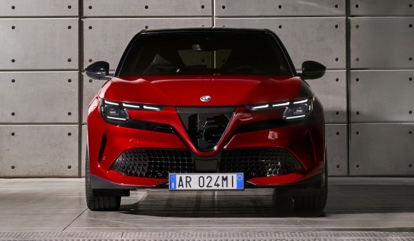 Представлен компактный кроссовер Alfa Romeo Milano Представлен компактный кроссовер Alfa Romeo Milano